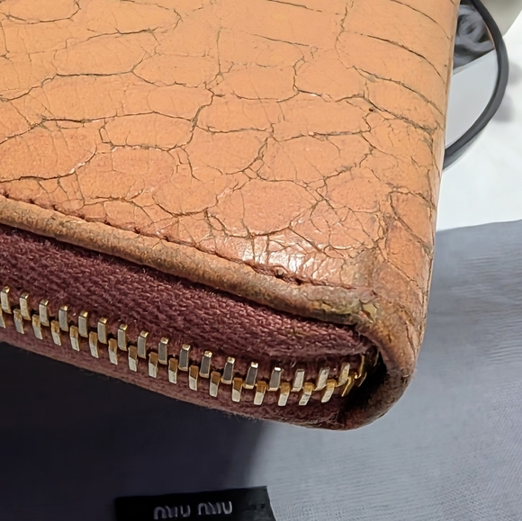MiuMiu Croc Embossed Leather Wallet In Tan. The Interior Leather Is Terra Cotta - Picture 8 of 17
